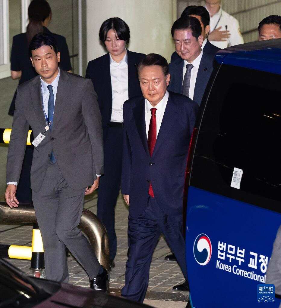 尹锡悦拒捕细节曝光：只穿内衣躺牢房地板上-第1张图片