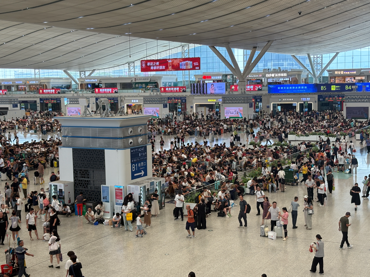 暑运过半，国铁广州局发送旅客超6000万人次-第1张图片