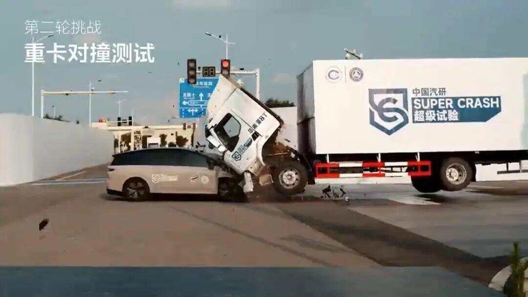 理想高管称可以和乘龙卡车直播对撞复测，碰撞争议持续发酵-第1张图片