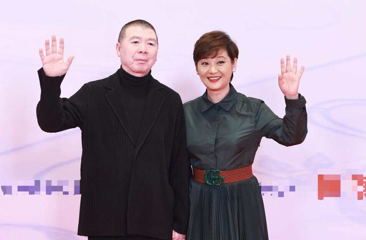 徐帆辟谣与冯小刚离婚：坚如磐石-第1张图片