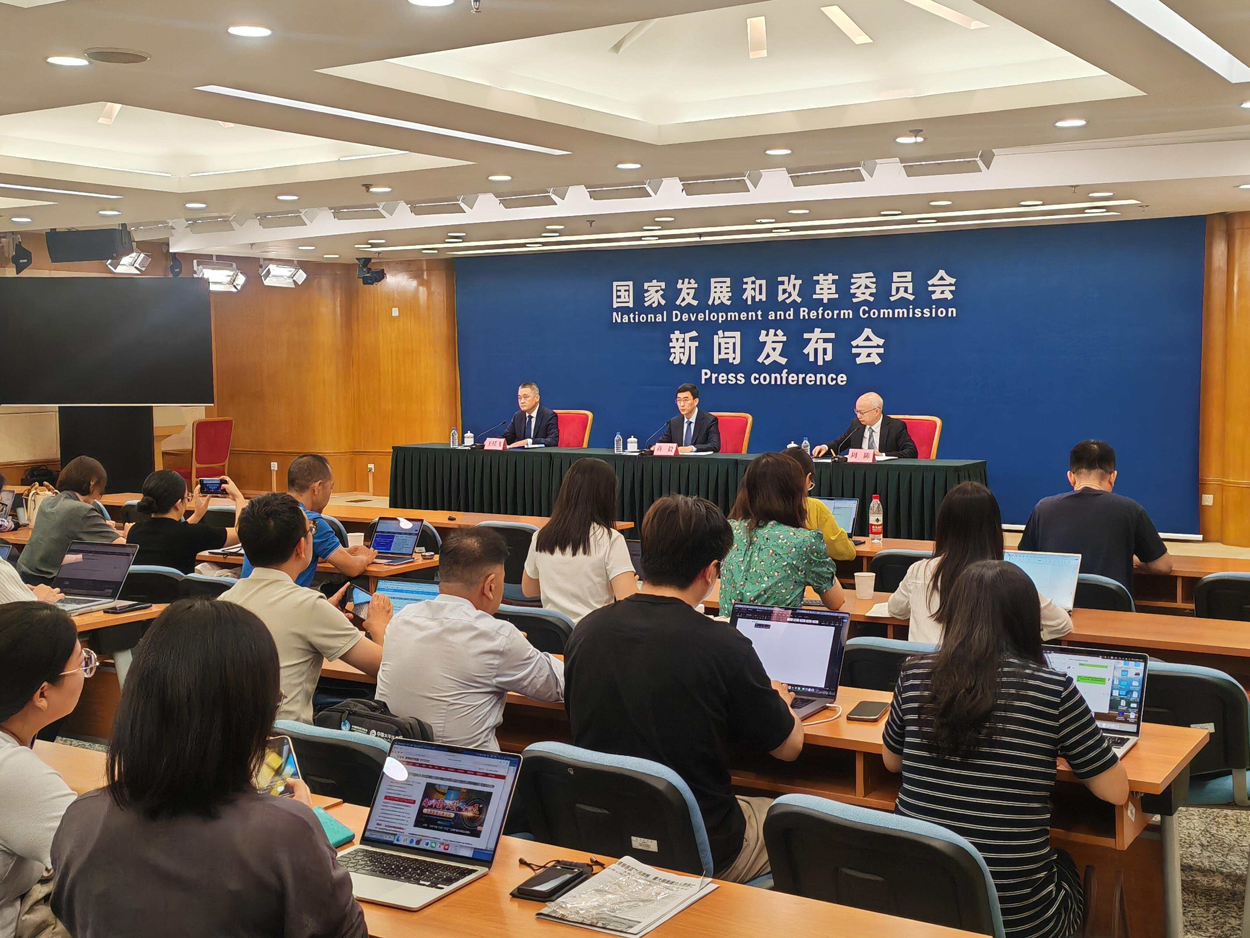 近期多家国际机构上调今年全年我国经济增速预测-第1张图片