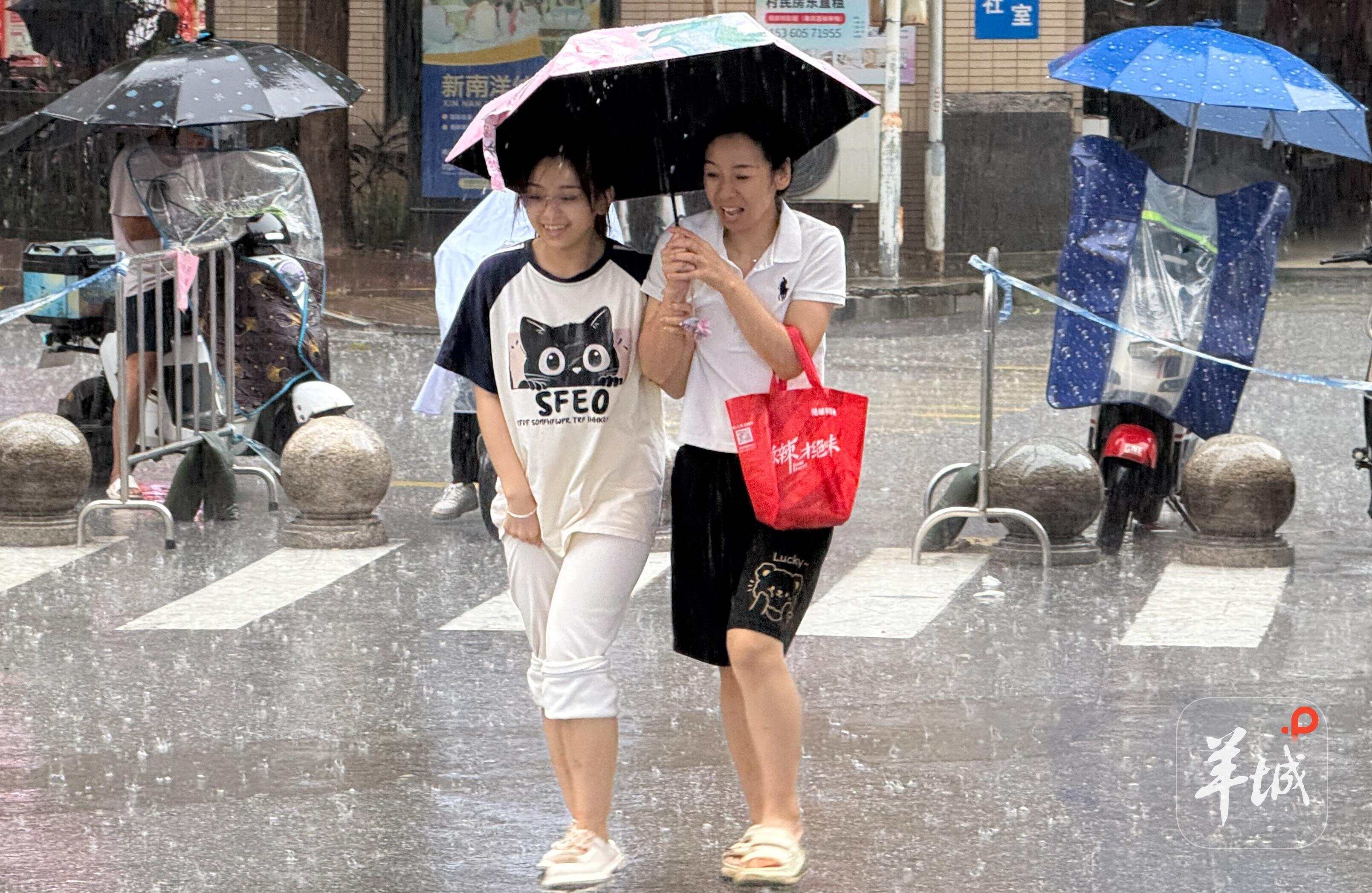 广州中心城区增发暴雨预警，花都维持暴雨红色预警-第1张图片