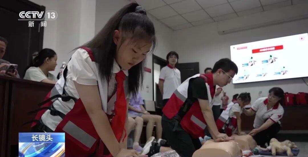 “妈妈，我能救她！”女子被呛致无法呼吸，11岁女孩“教科书式”急救-第4张图片