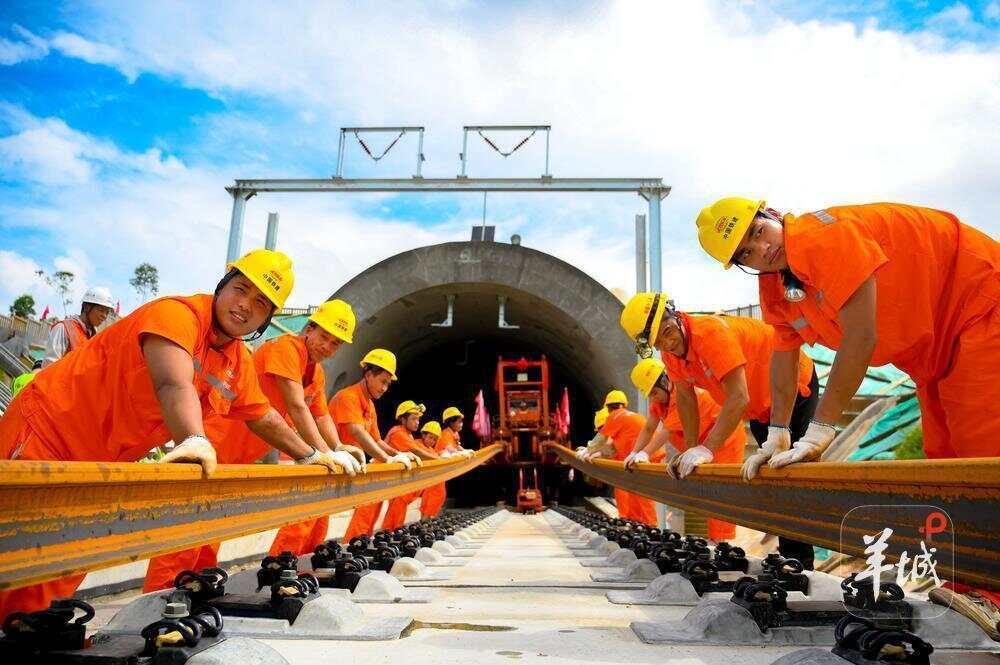 广湛高铁建设迎重大节点突破，全线铺轨圆满完成-第4张图片