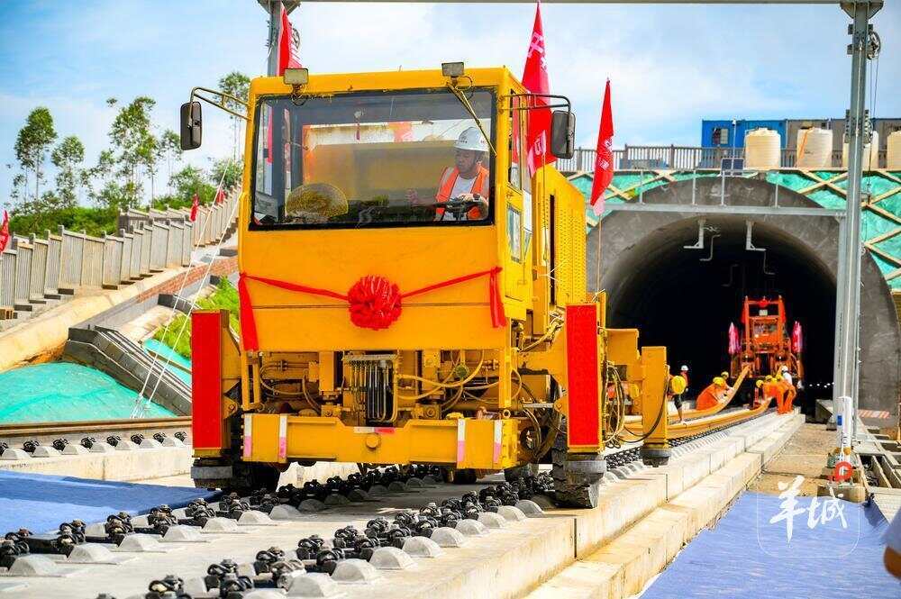 广湛高铁建设迎重大节点突破，全线铺轨圆满完成-第3张图片
