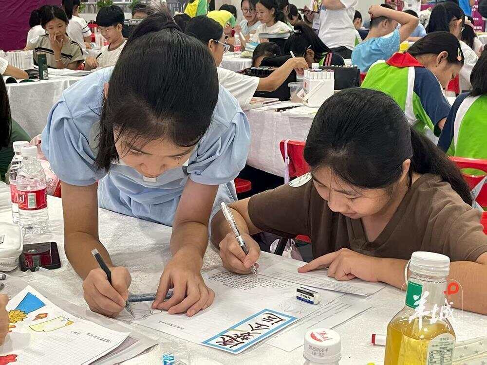 “明年还要来！”南国书香节的这场手抄报赛事何以圈粉亲子、师生？-第5张图片