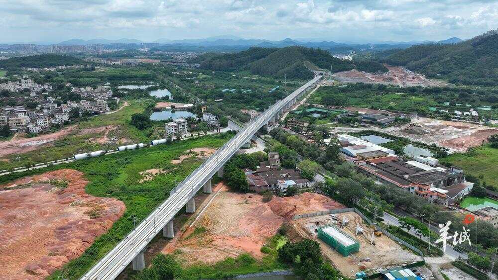 广湛高铁建设迎重大节点突破，全线铺轨圆满完成-第2张图片