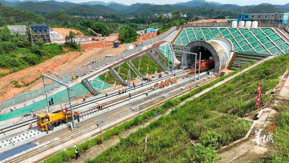 广湛高铁建设迎重大节点突破，全线铺轨圆满完成-第5张图片