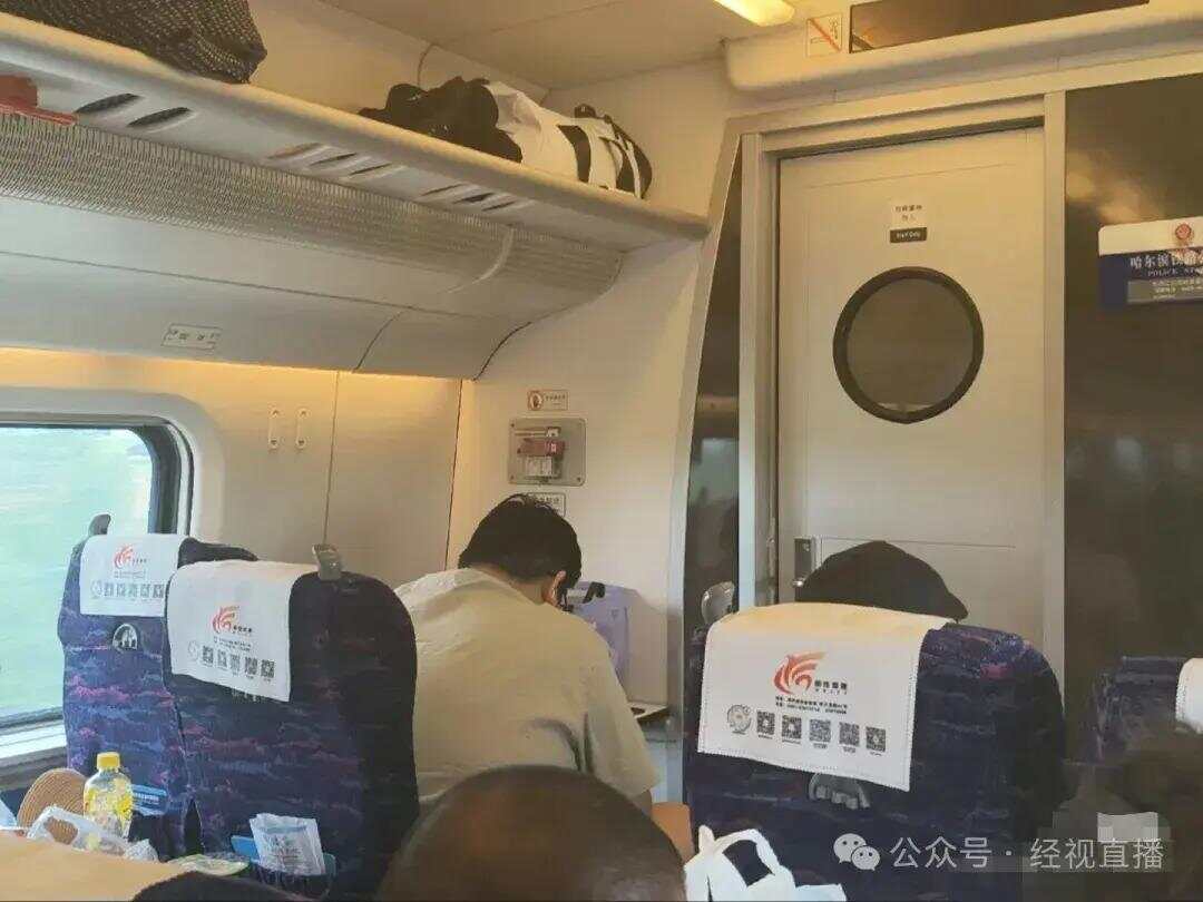 乘客吐槽高铁邻座400斤男子致拥挤，12306回应-第1张图片