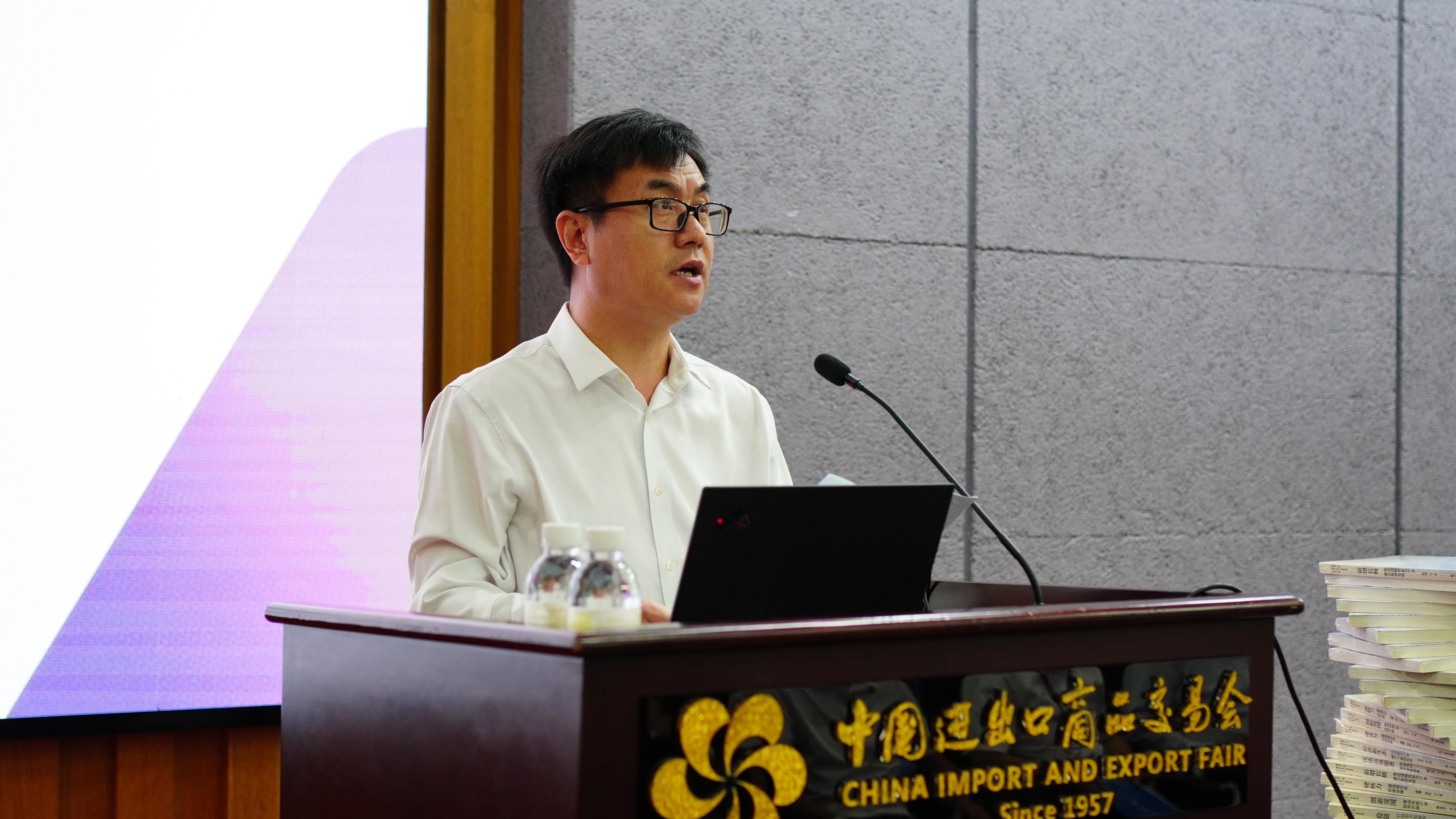 “建设广东现代化产业体系研究丛书”新书发布会暨粤港澳新质生产力论坛在穗成功举办 | 书香精品-第3张图片