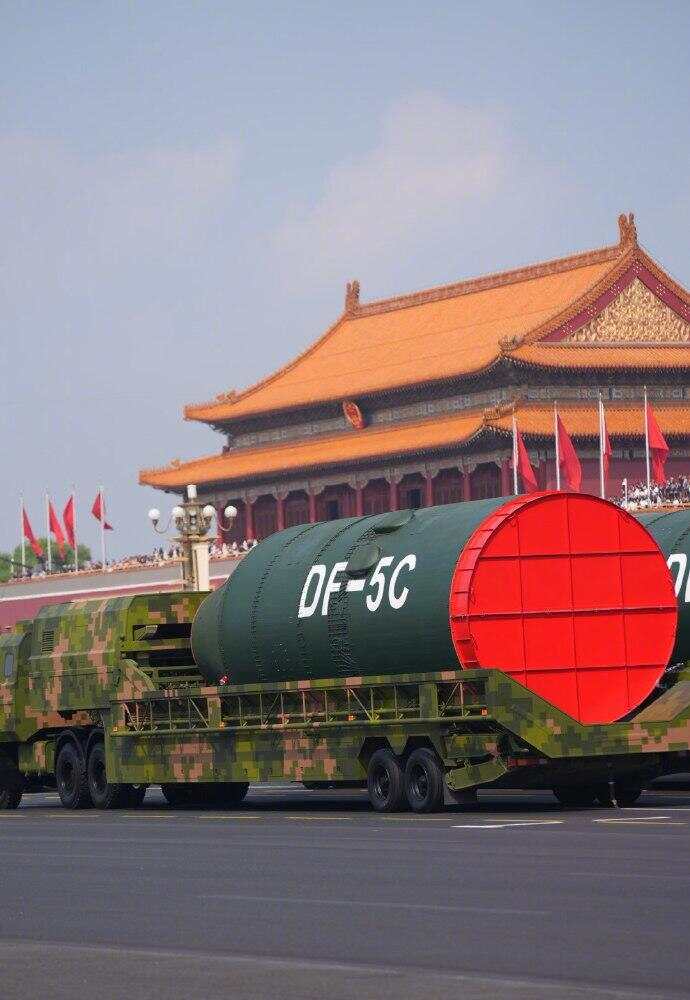 打击范围覆盖全球的东风5C核导弹有多大？网友：三辆军车才能拉得下-第2张图片