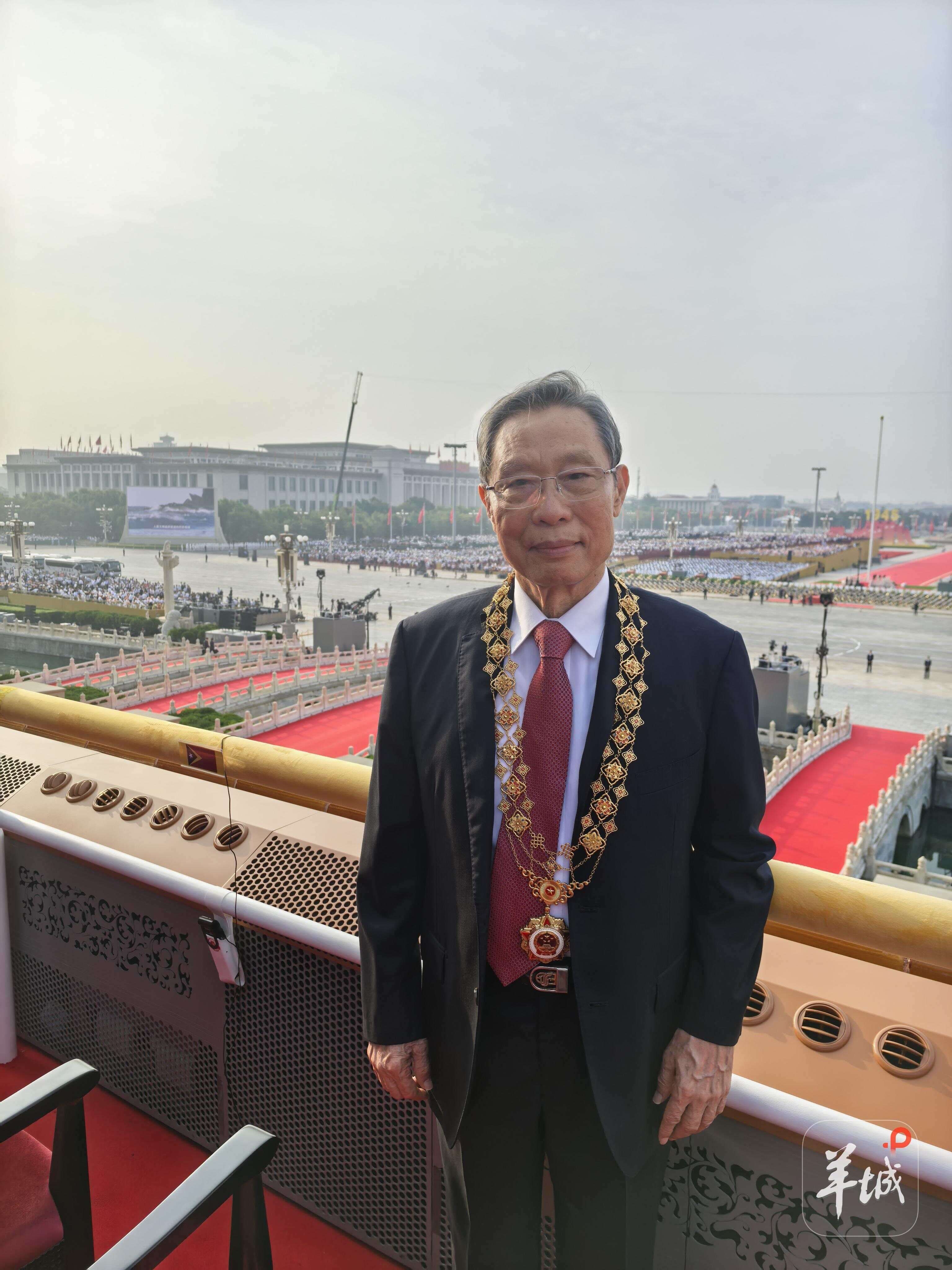 【独家】钟南山回忆儿时伤痛，更感国家富强方有和平 ｜我在现场看阅兵-第1张图片