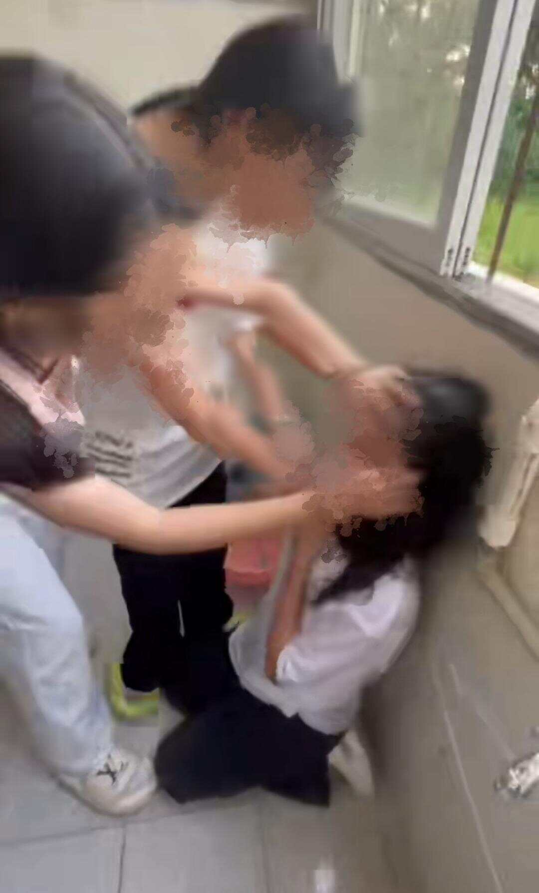 广西一中学女生遭多人霸凌，亲人辟谣：双方没和解，也没有学校50万私了一事