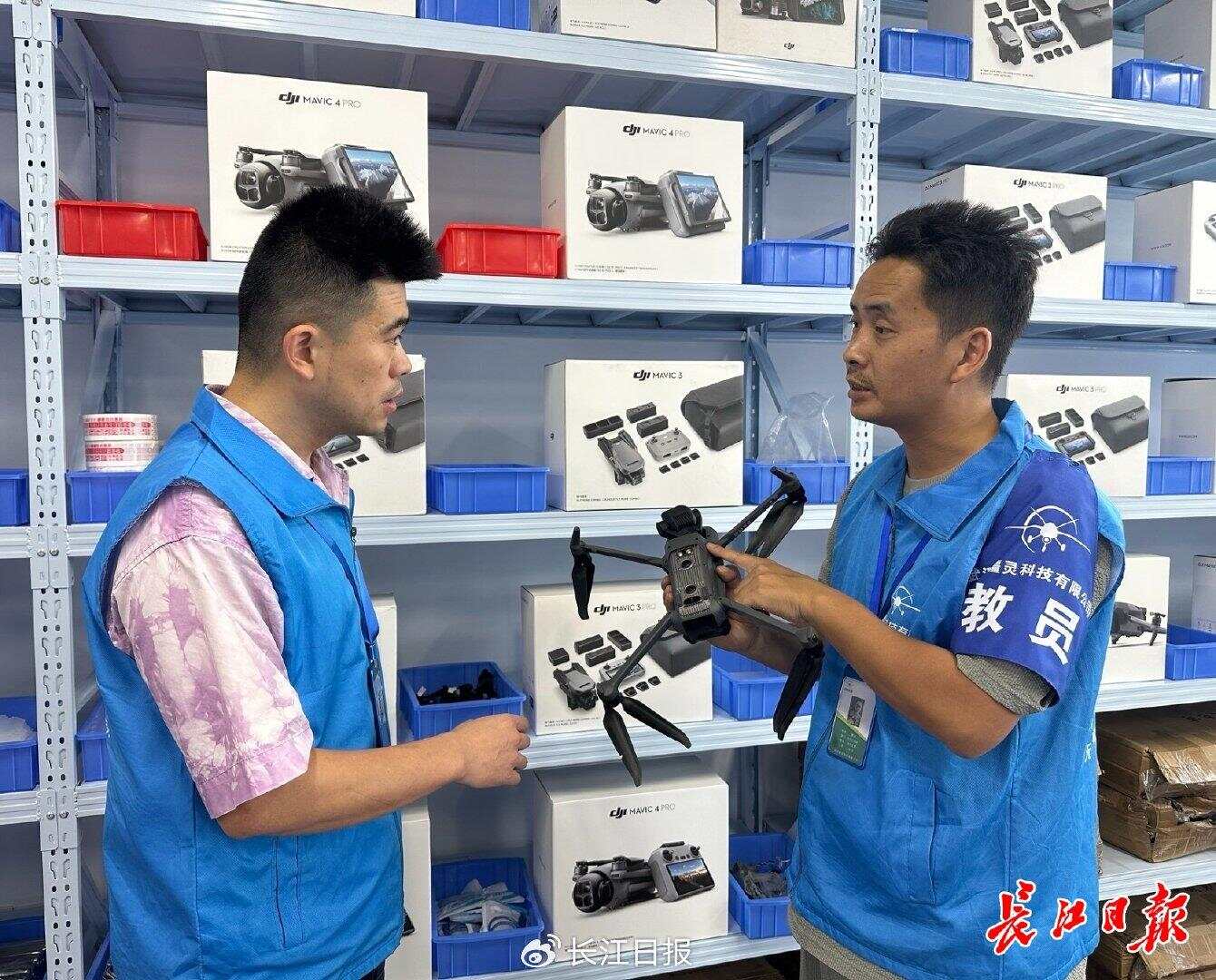 女生专攻无人机维修走红“飞友圈”，公司年收入超500万元-第3张图片