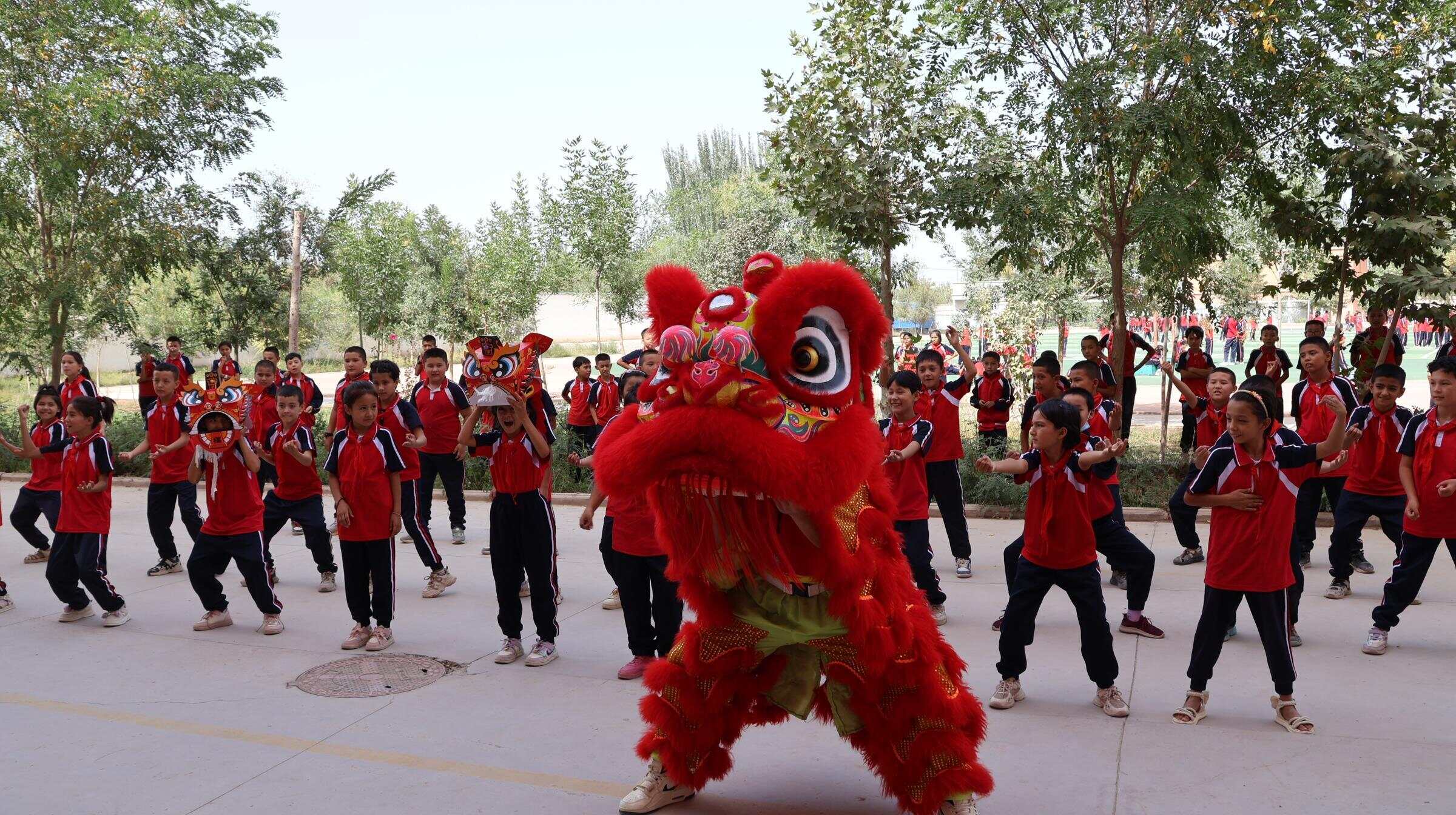 跨越山海送服务！广东大学生赴疆青春实践暖人心-第4张图片
