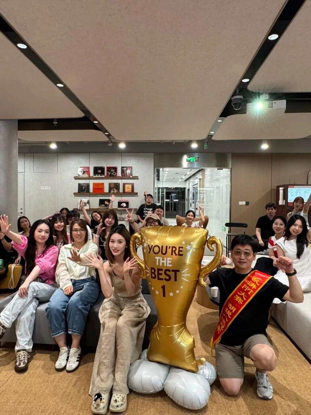“乱讲PPT大赛”火爆，门票168元5分钟售罄，演讲主题很抽象-第2张图片