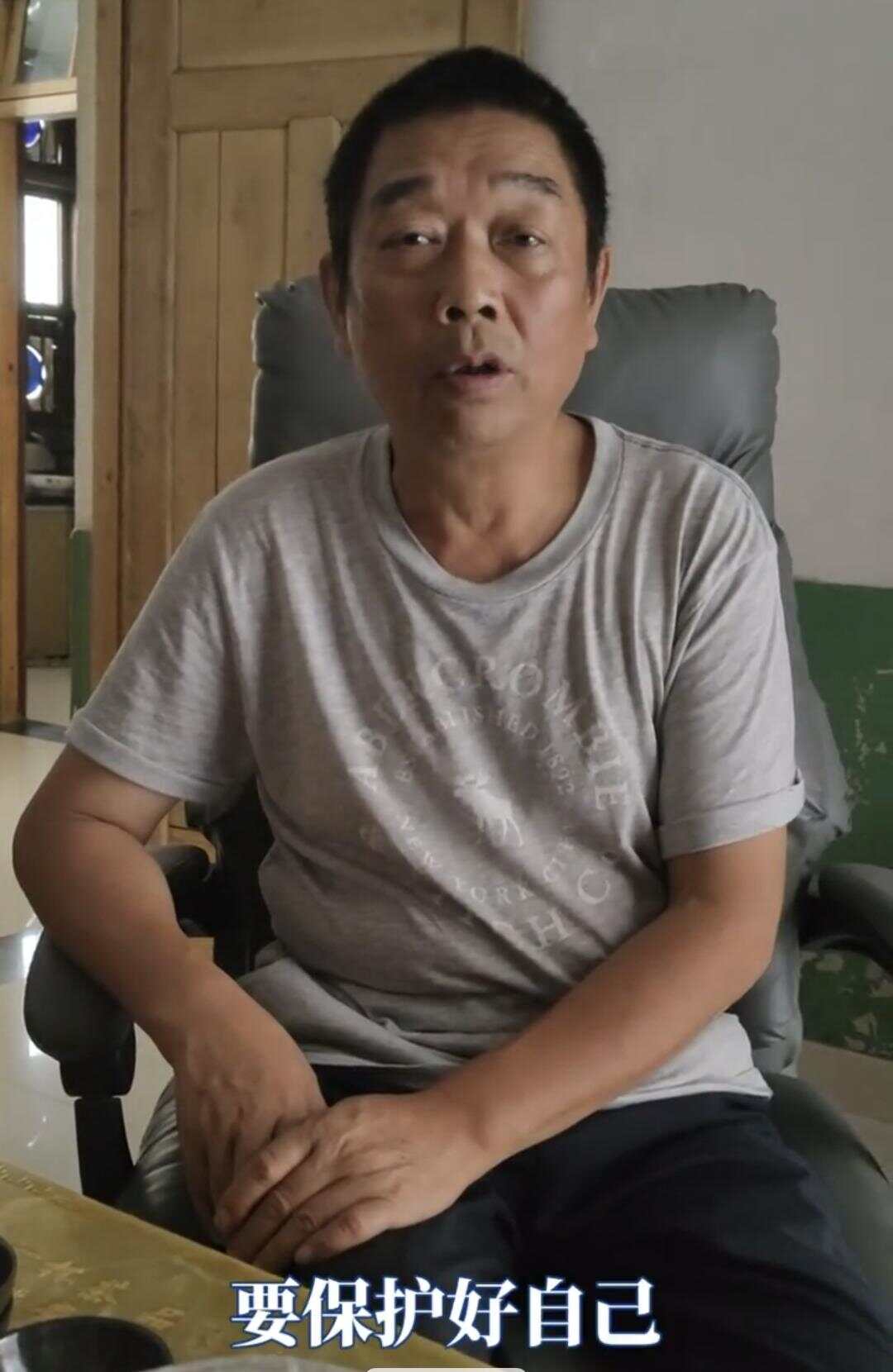 ​章莹颖案第八年，其父穿着女儿买的衣服发声：海外学子保护好自己